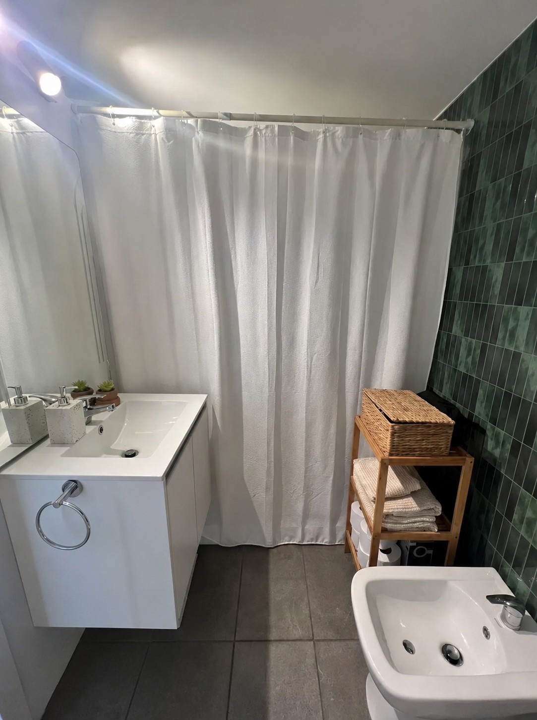 Venta de apartamento en Tres Cruces, con garage y patio de uso exclusivo en Tres Cruces