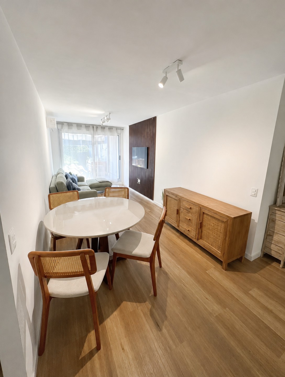 Venta de apartamento en Tres Cruces, con garage y patio de uso exclusivo en Tres Cruces