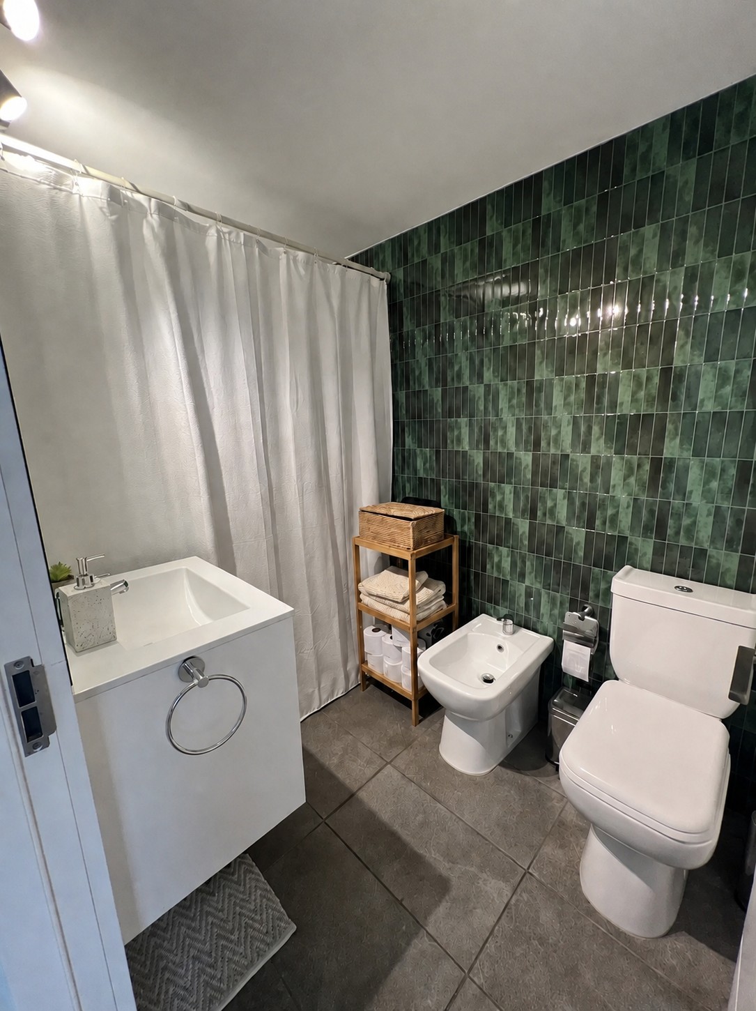 Venta de apartamento en Tres Cruces, con garage y patio de uso exclusivo en Tres Cruces