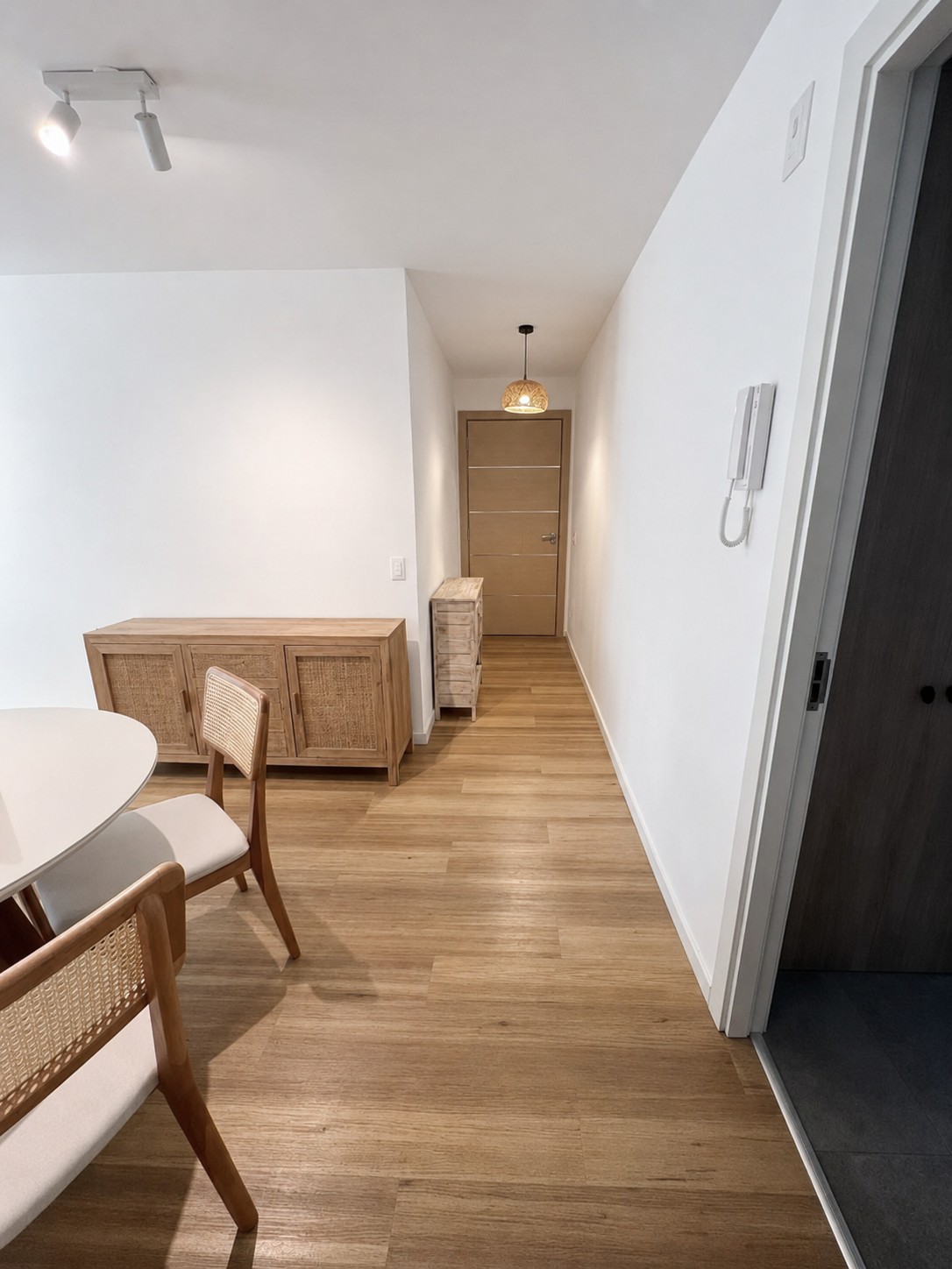 Venta de apartamento en Tres Cruces, con garage y patio de uso exclusivo en Tres Cruces