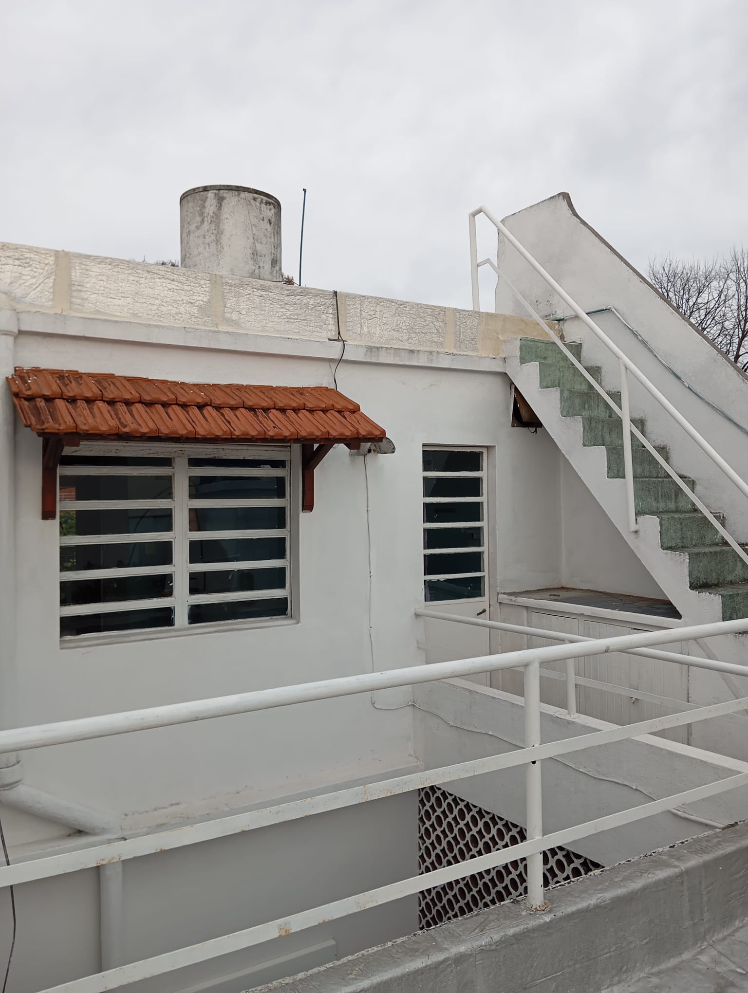 Alquiler de hermosa casa en Buceo, 4 dormitorios, y garage. en Buceo
