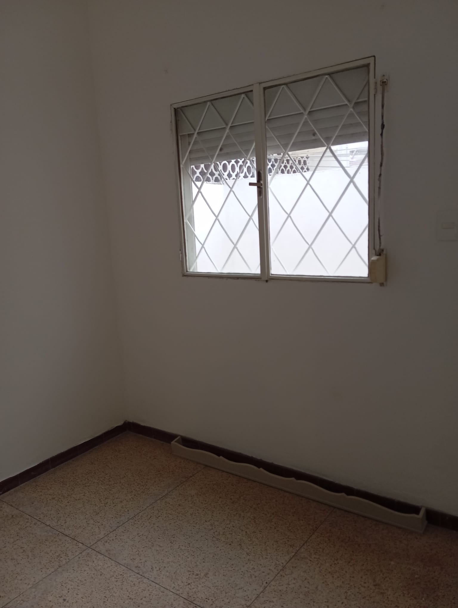 Alquiler de hermosa casa en Buceo, 4 dormitorios, y garage. en Buceo