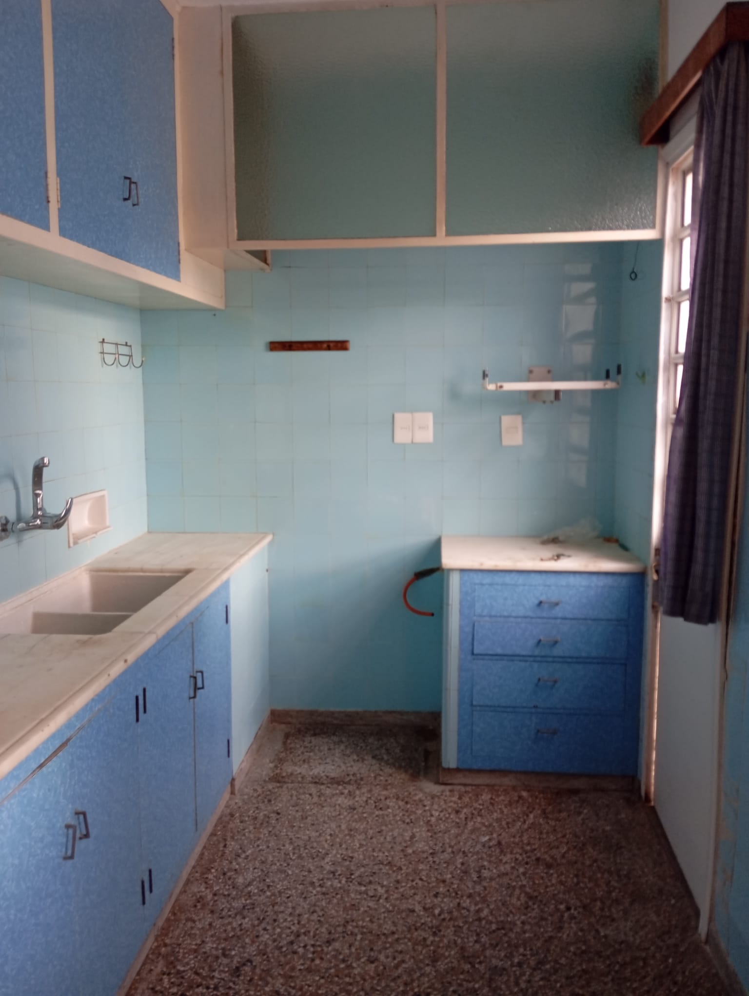 Alquiler de hermosa casa en Buceo, 4 dormitorios, y garage. en Buceo