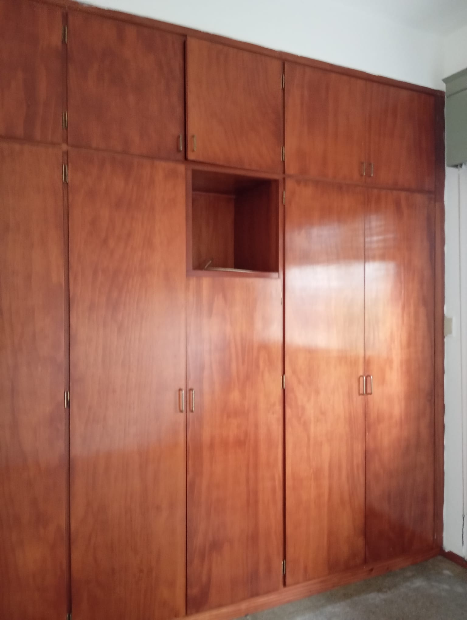 Alquiler de hermosa casa en Buceo, 4 dormitorios, y garage. en Buceo