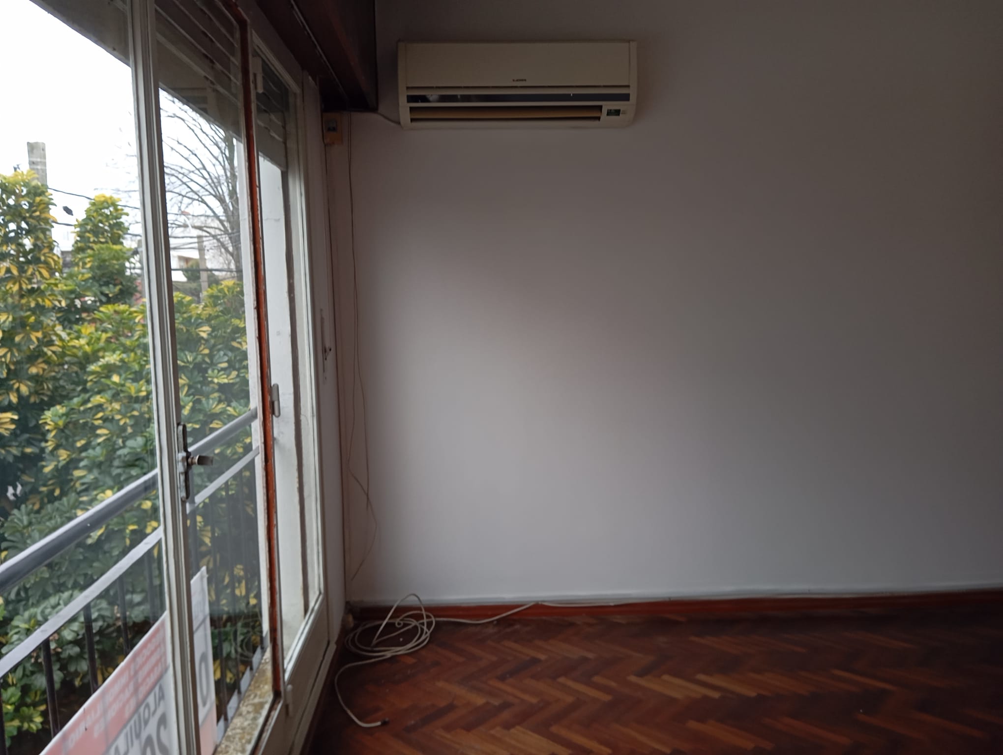 Alquiler de hermosa casa en Buceo, 4 dormitorios, y garage. en Buceo