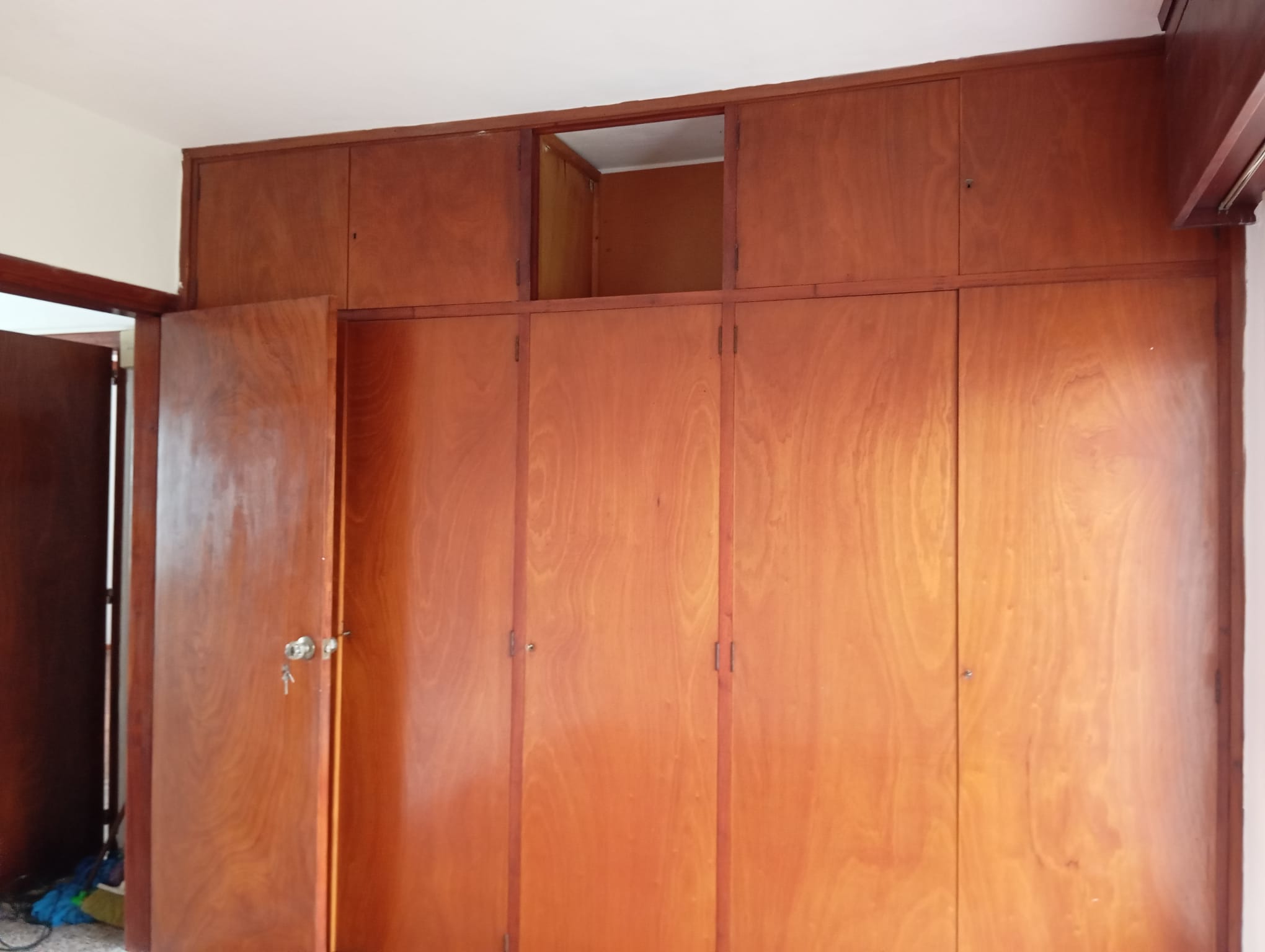 Alquiler de hermosa casa en Buceo, 4 dormitorios, y garage. en Buceo