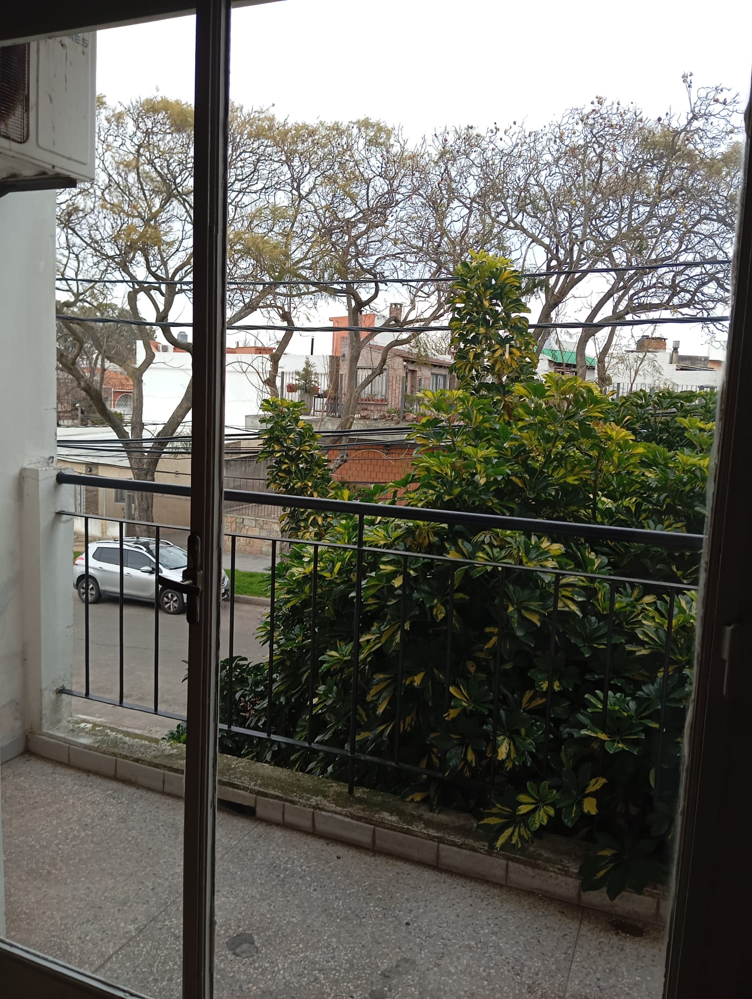Alquiler de hermosa casa en Buceo, 4 dormitorios, y garage. en Buceo