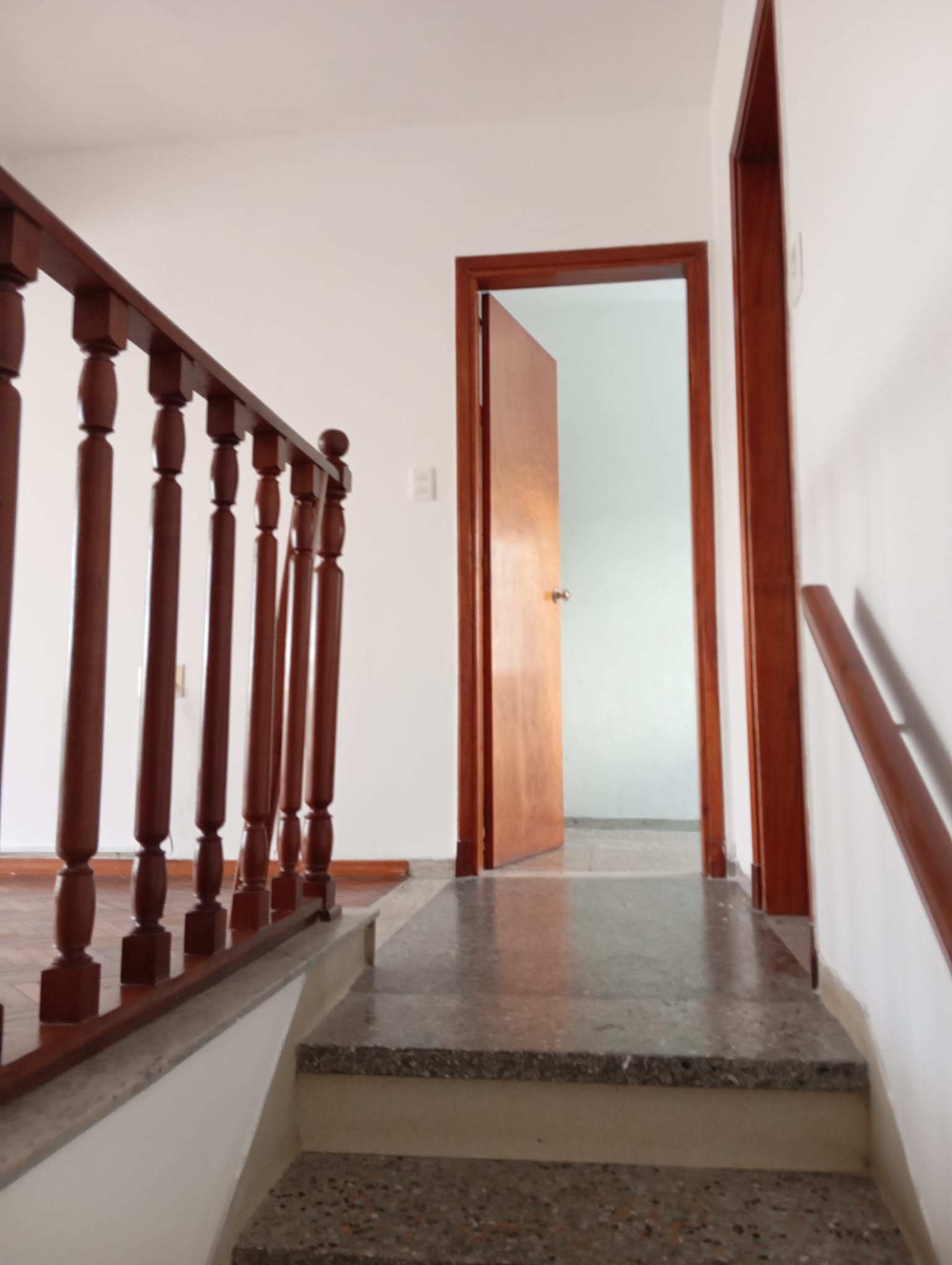 Alquiler de hermosa casa en Buceo, 4 dormitorios, y garage. en Buceo