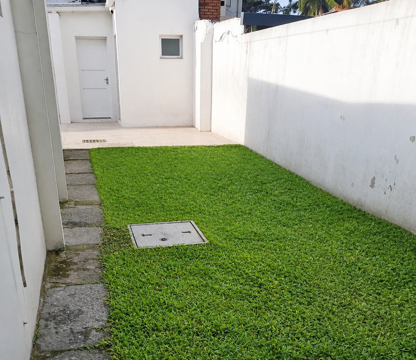 CASA TOTALMENTE REMODELADA EN VENTA – PUNTA GORDA, LÍMITE CON CARRASCO en Punta Gorda