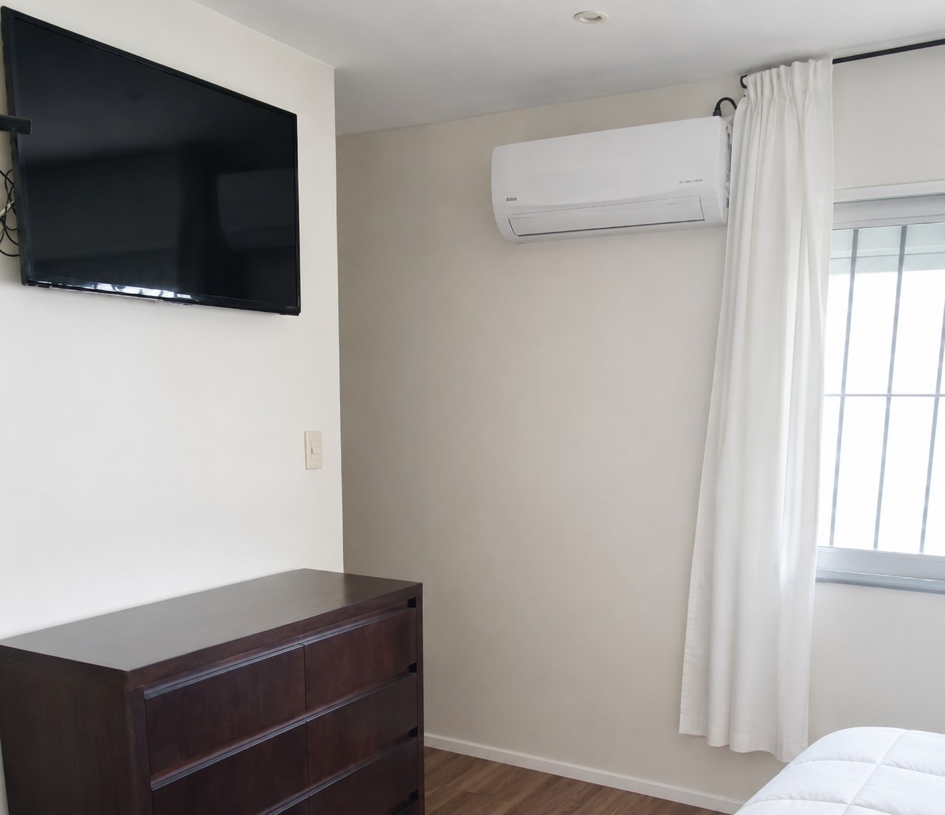 CASA TOTALMENTE REMODELADA EN VENTA – PUNTA GORDA, LÍMITE CON CARRASCO en Punta Gorda