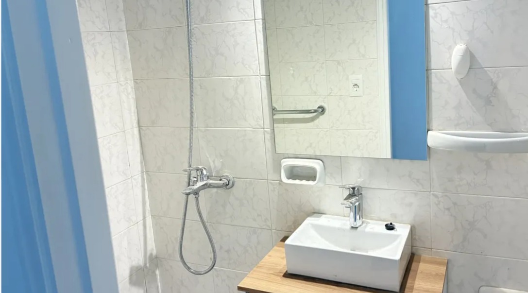Venta o alquiler de apartamento de 3 dormitorios y servicio en Pocitos en Pocitos Nuevo