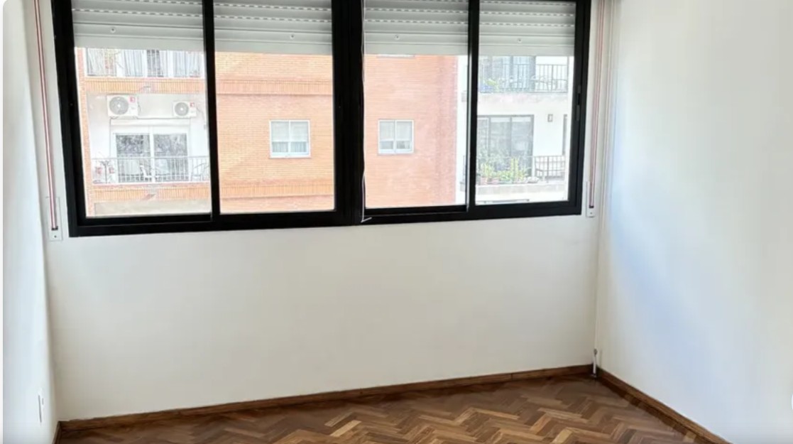 Venta o alquiler de apartamento de 3 dormitorios y servicio en Pocitos en Pocitos Nuevo