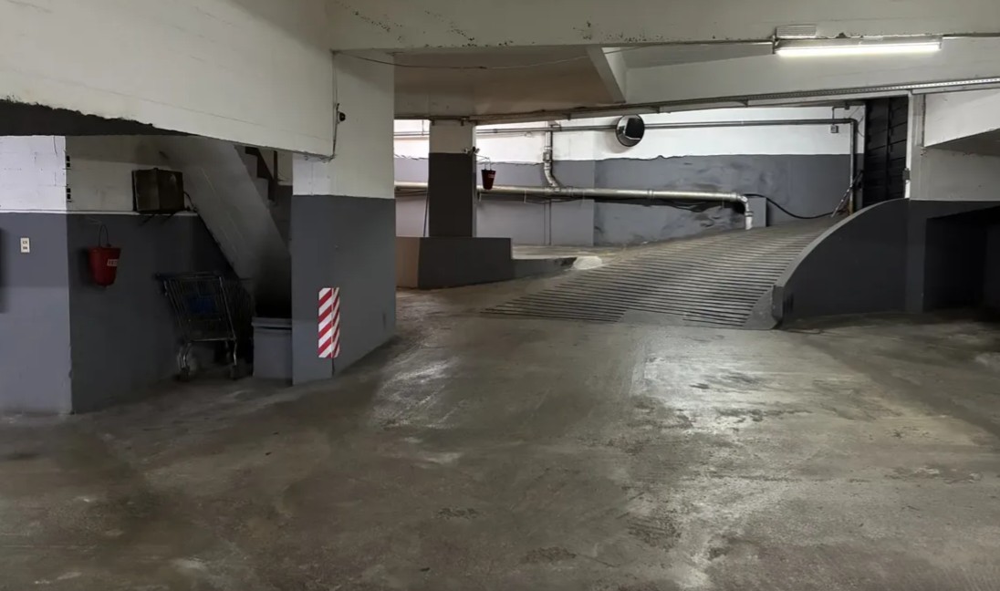 Venta o alquiler de apartamento de 3 dormitorios y servicio en Pocitos en Pocitos Nuevo