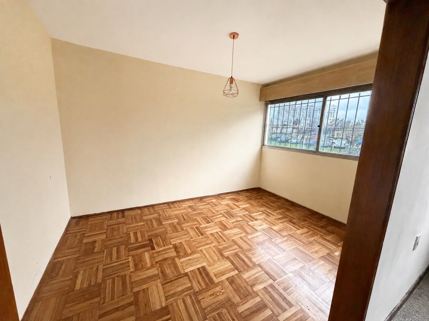 Venta de apartamento de 4 dormitorios – Impecable y al día en Malvín Norte