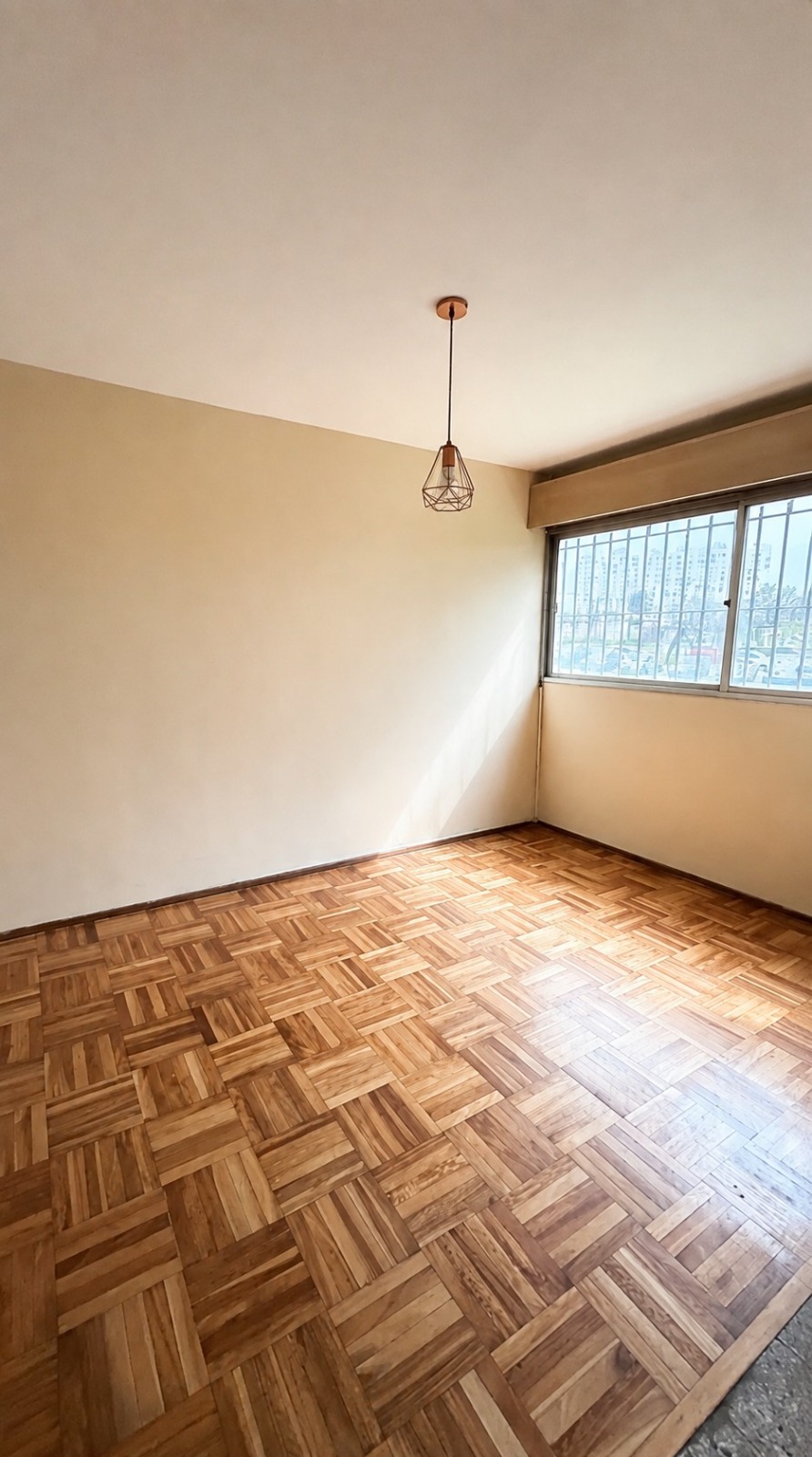 Venta de apartamento de 4 dormitorios – Impecable y al día en Malvín Norte