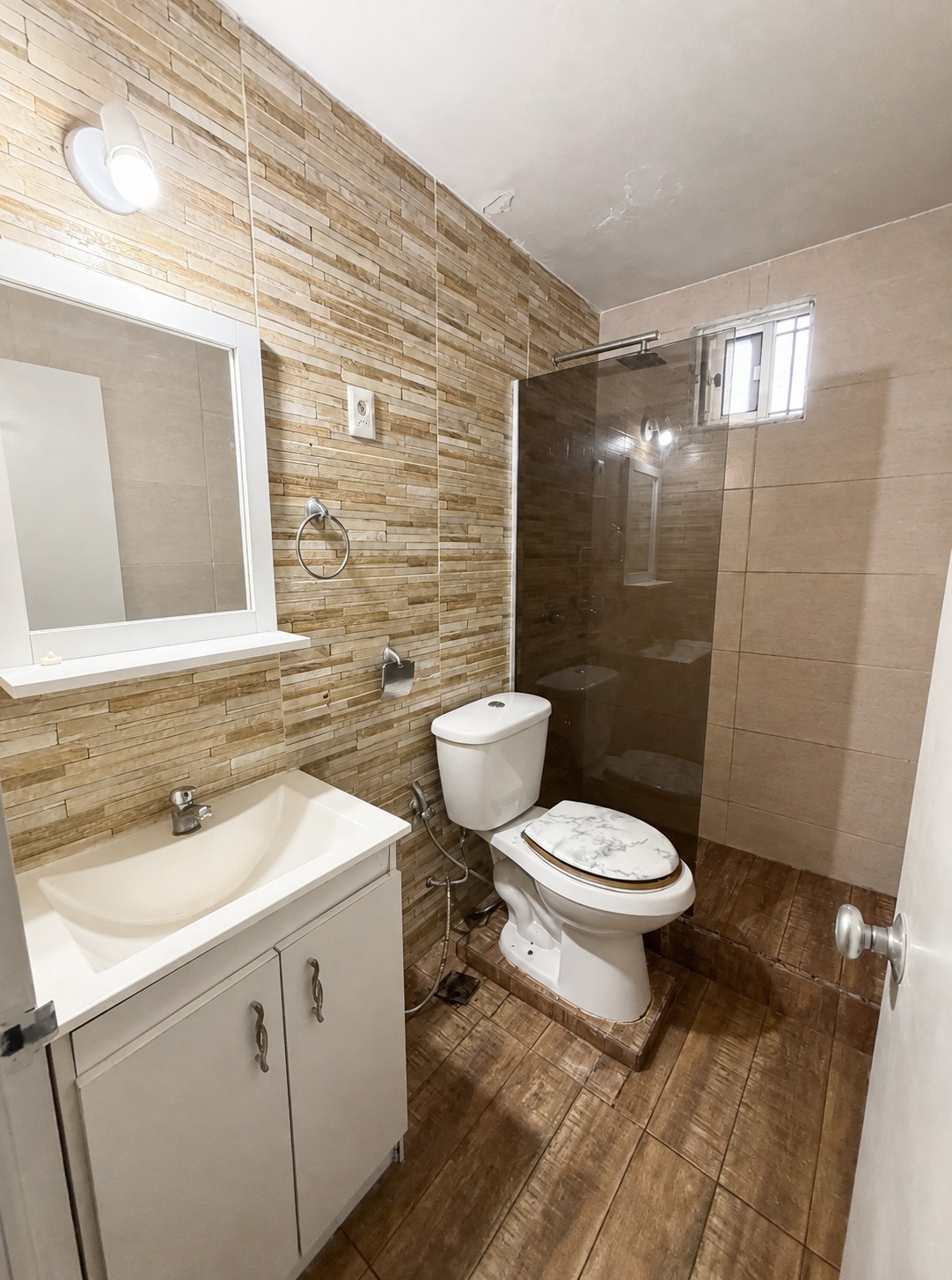 Venta de apartamento de 4 dormitorios – Impecable y al día en Malvín Norte