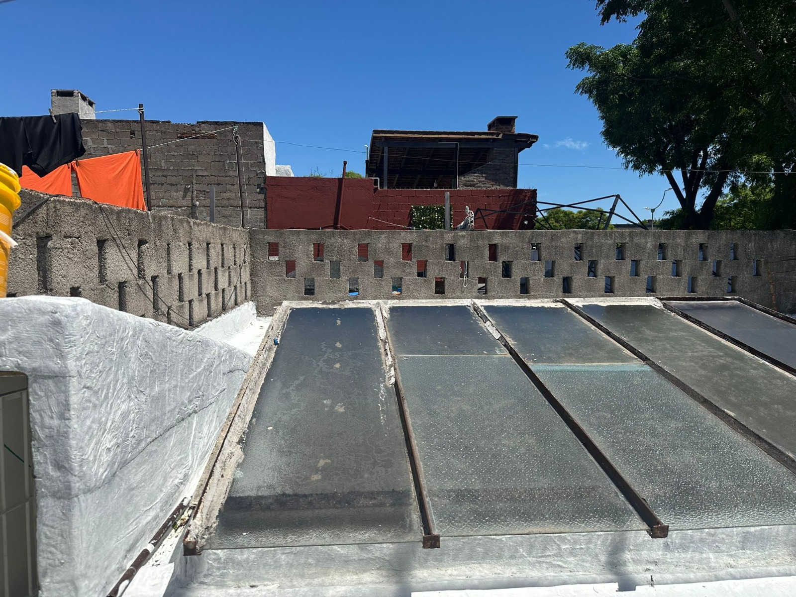 ALQUILER CASA – PÉREZ CASTELLANOS SIN GASTOS COMUNES en Montevideo